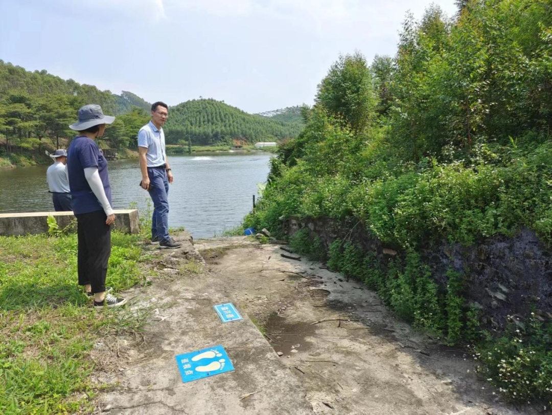 4深入排查轄區(qū)水庫、山塘，提前排洪騰出足夠庫容.png